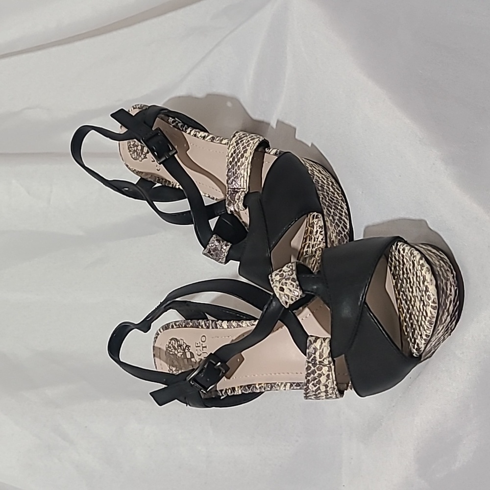 EXCELLENT CONDITION VINCE CAMUTO HEELS SIZE 8.5